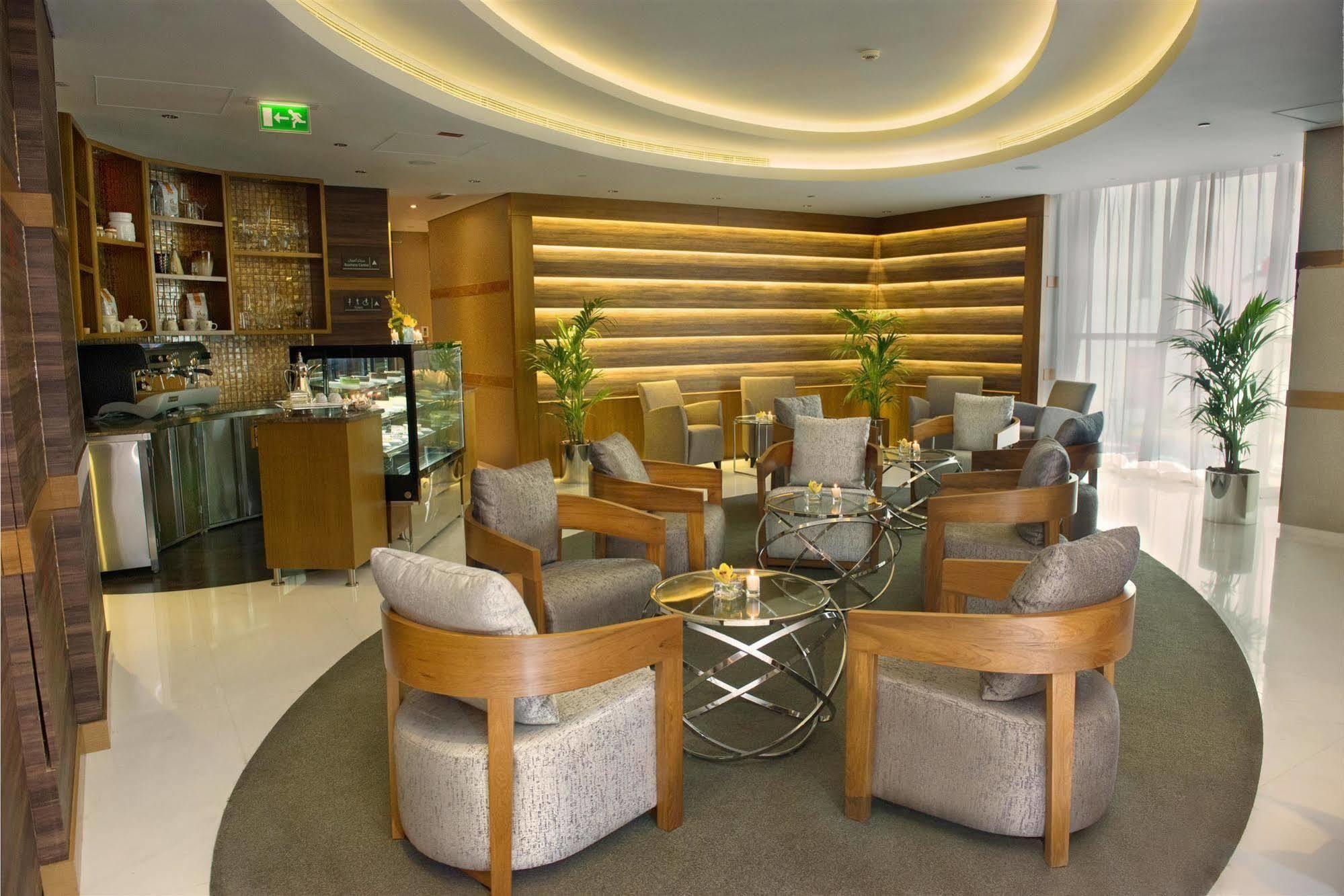Tryp By Wyndham Abu Dhabi City Center Exterior foto