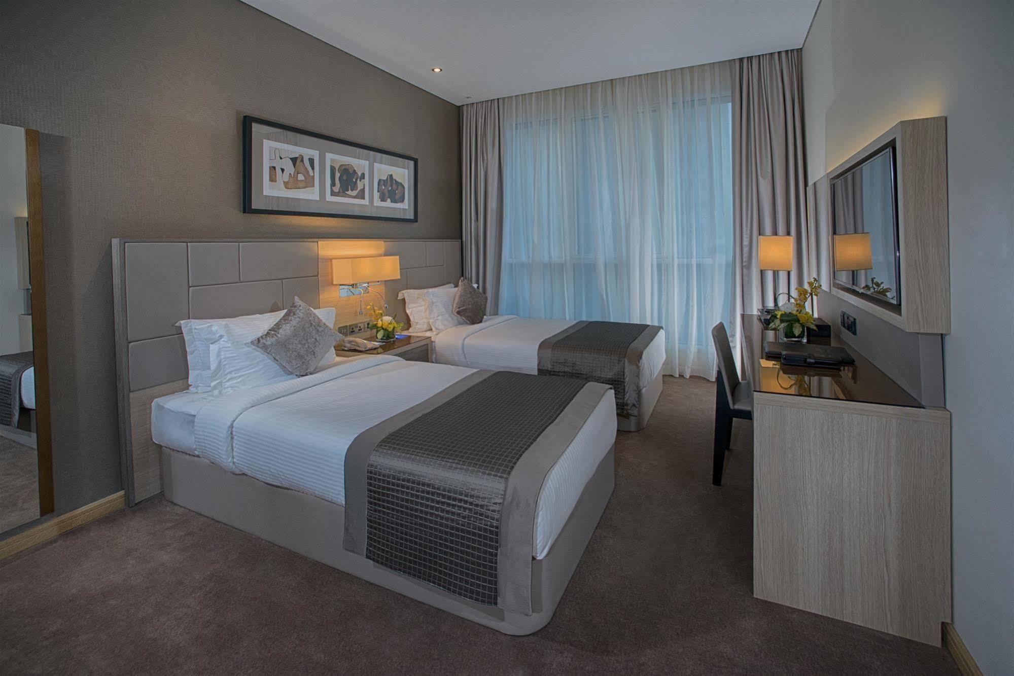 Tryp By Wyndham Abu Dhabi City Center Exterior foto