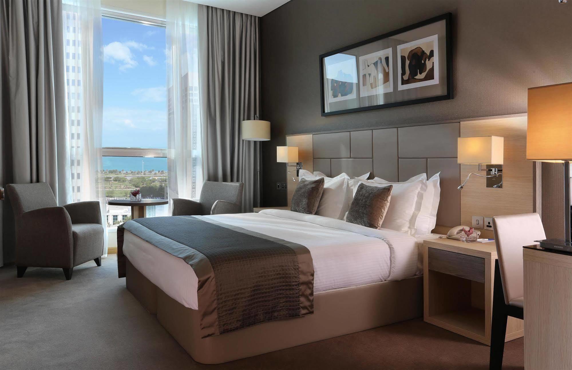 Tryp By Wyndham Abu Dhabi City Center Exterior foto