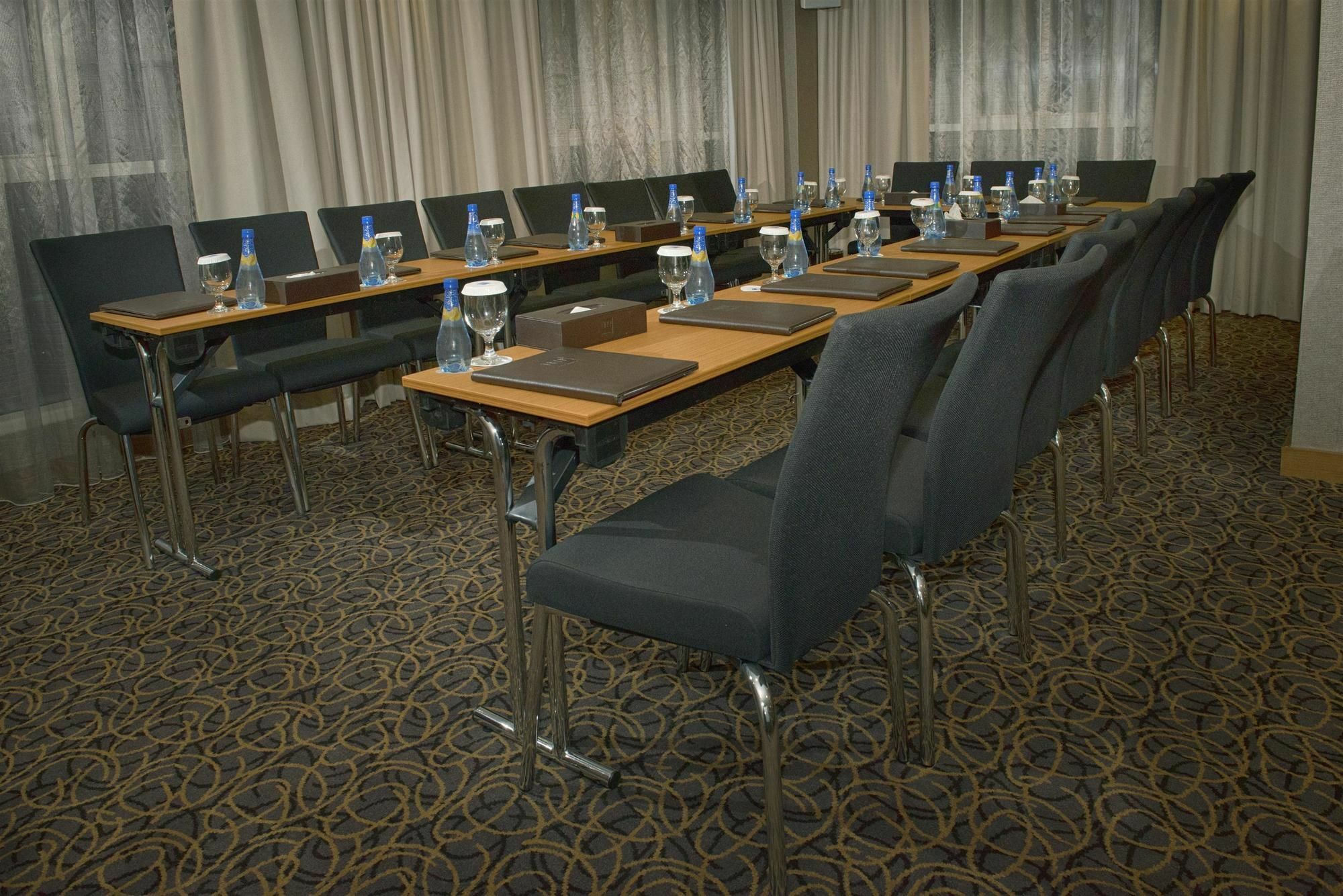 Tryp By Wyndham Abu Dhabi City Center Exterior foto